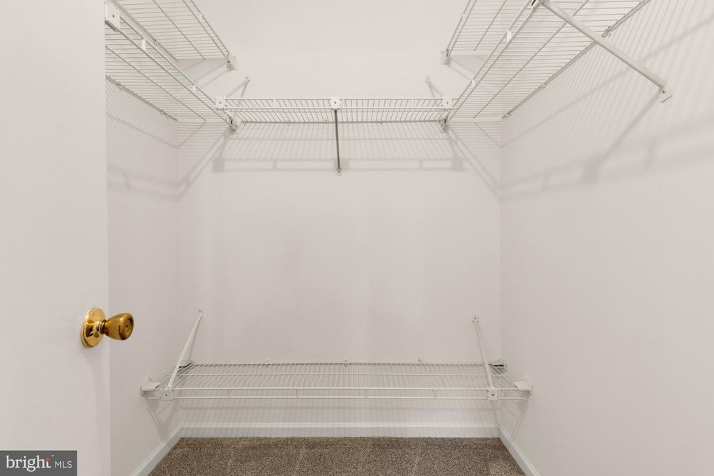 Image 25 of property listing at 19 SHAGBARK CT, Rockville, MD 20852