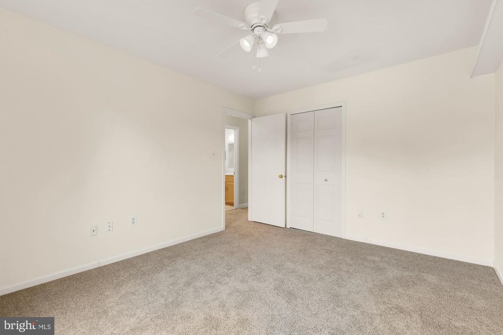Image 27 of property listing at 19 SHAGBARK CT, Rockville, MD 20852