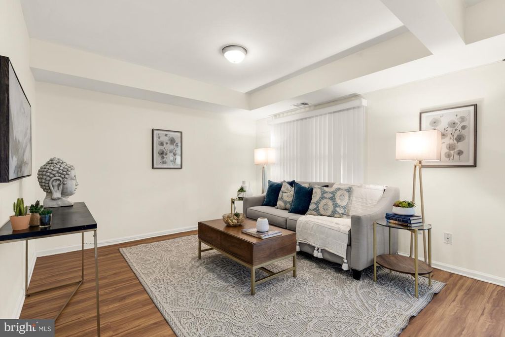 Image 37 of property listing at 19 SHAGBARK CT, Rockville, MD 20852