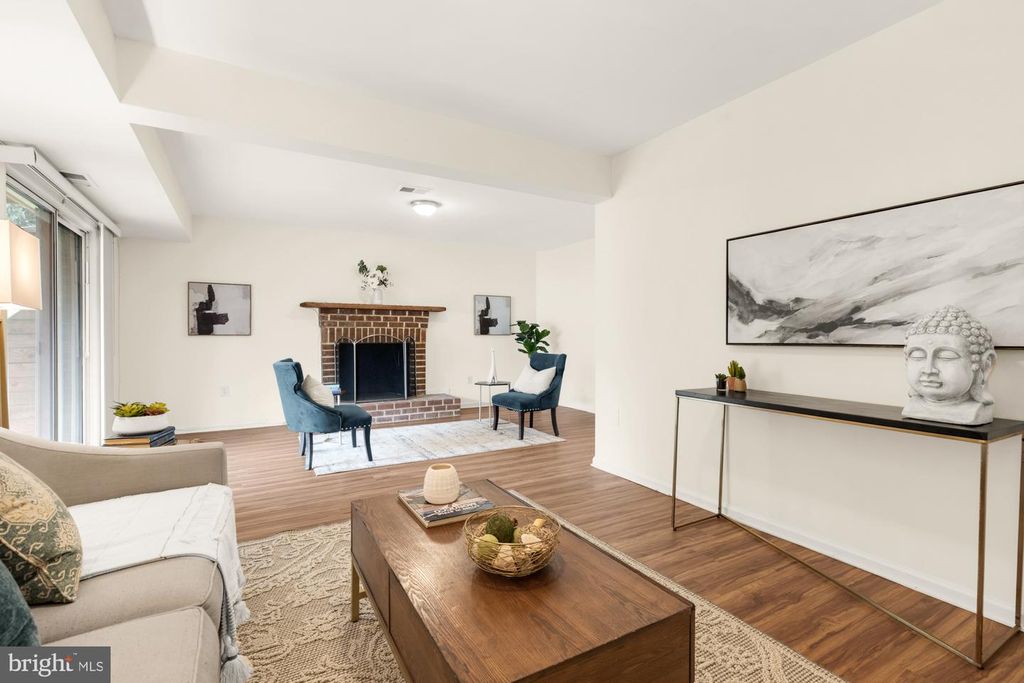 Image 39 of property listing at 19 SHAGBARK CT, Rockville, MD 20852