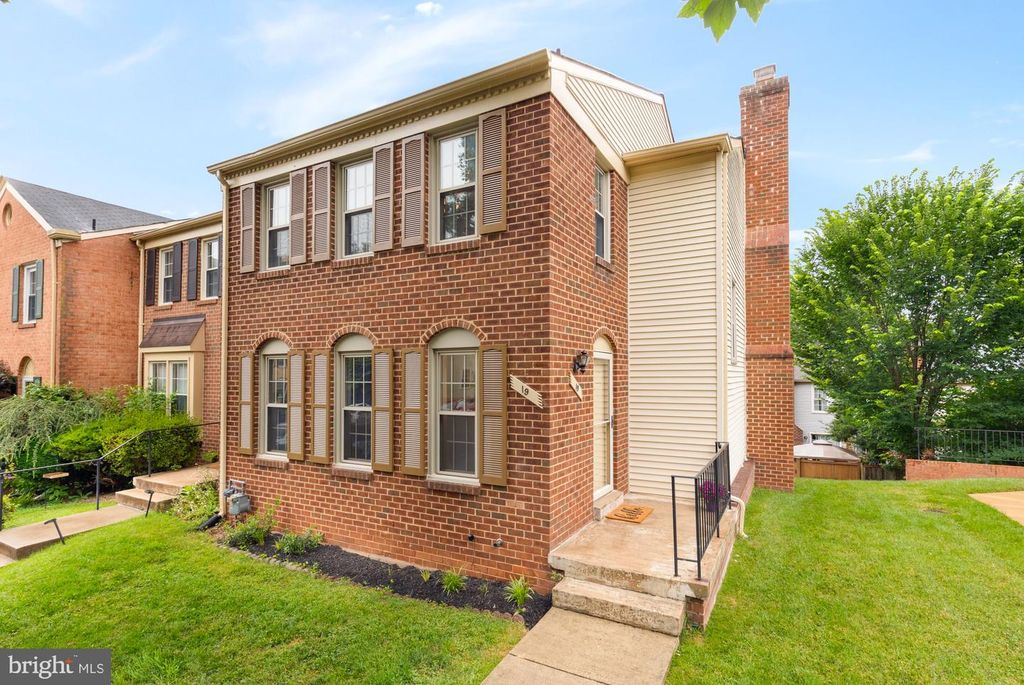 Image 42 of property listing at 19 SHAGBARK CT, Rockville, MD 20852