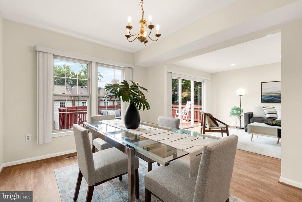 Image 5 of property listing at 19 SHAGBARK CT, Rockville, MD 20852