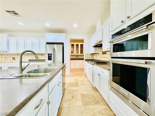 10227 Sunset Gardens Drive, Las Vegas, NV 89135