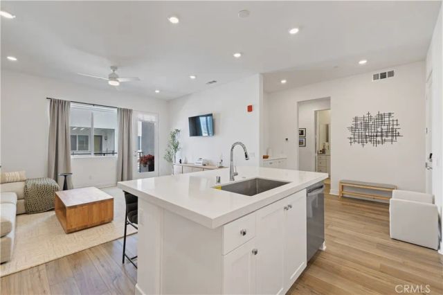 27227 Diamond Peak Lane 301, Valencia, CA 91381