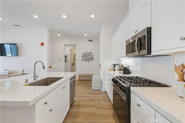 27227 Diamond Peak Lane 301, Valencia, CA 91381