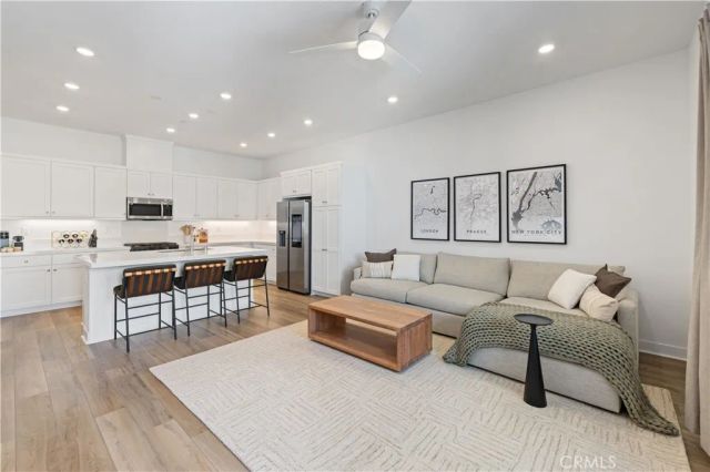 27227 Diamond Peak Lane 301, Valencia, CA 91381