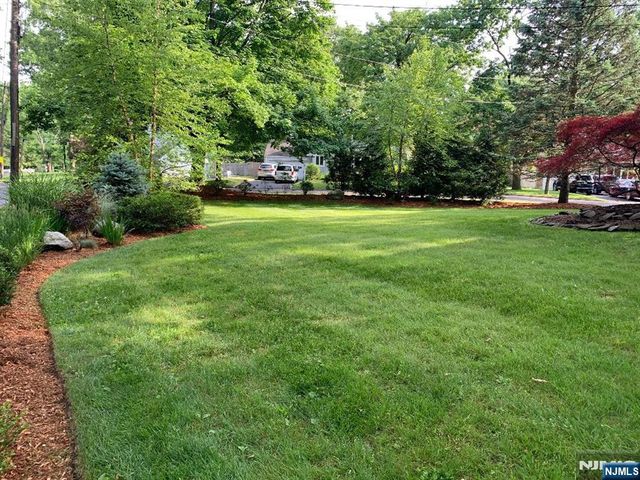 724 W Saddle River Road, Ho-ho-kus, NJ 07423