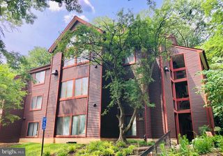 2804 Lee Oaks Pl Unit 302, Falls Church, VA 22046