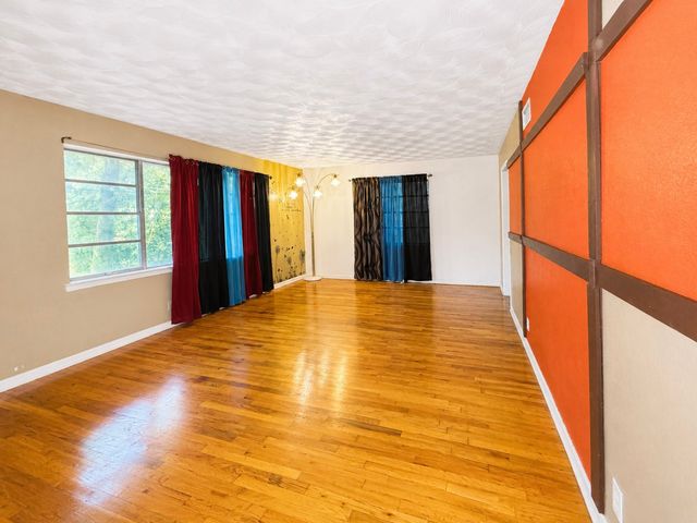 3023 Carpenter Avenue, Dallas, TX 75215