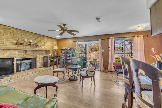 2012 York Drive, Edgecliff Village, TX 76134