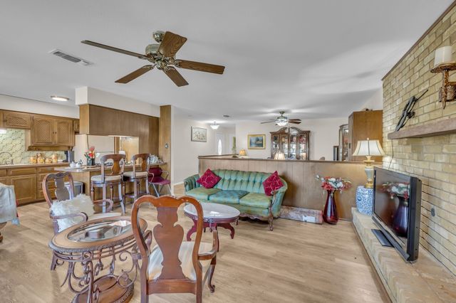 2012 York Drive, Edgecliff Village, TX 76134