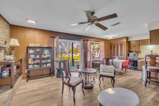 2012 York Drive, Edgecliff Village, TX 76134