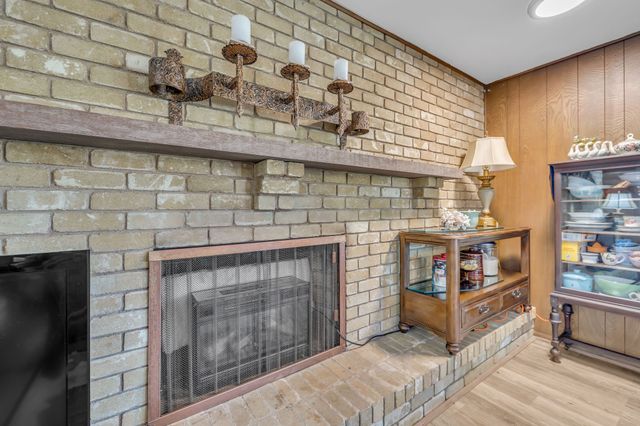 2012 York Drive, Edgecliff Village, TX 76134