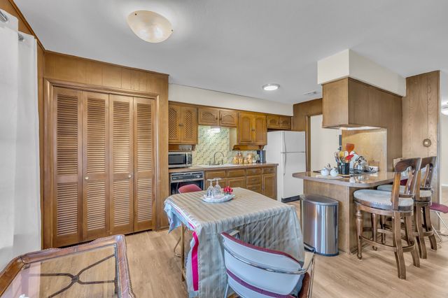 2012 York Drive, Edgecliff Village, TX 76134