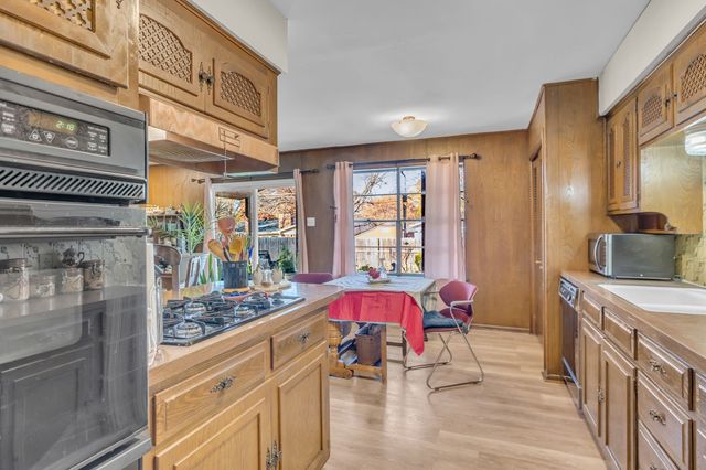 2012 York Drive, Edgecliff Village, TX 76134