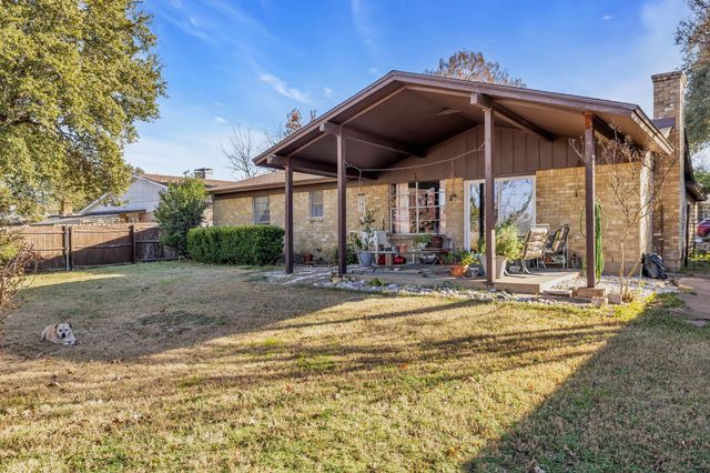 2012 York Drive, Edgecliff Village, TX 76134