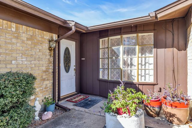 2012 York Drive, Edgecliff Village, TX 76134