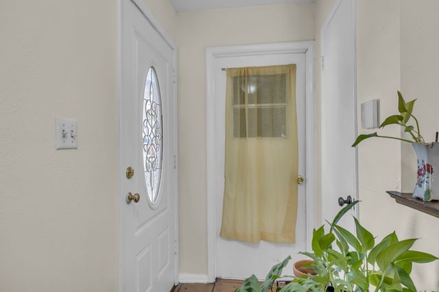 2012 York Drive, Edgecliff Village, TX 76134