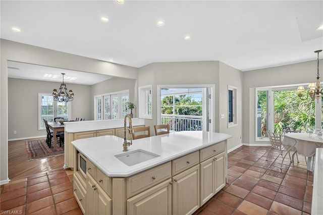 290 Southwinds DR, Sanibel, FL 33957