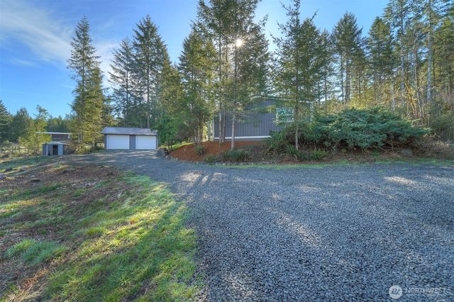 42 E Mossflower Lane, Grapeview, WA 98546