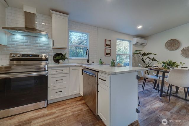 42 E Mossflower Lane, Grapeview, WA 98546
