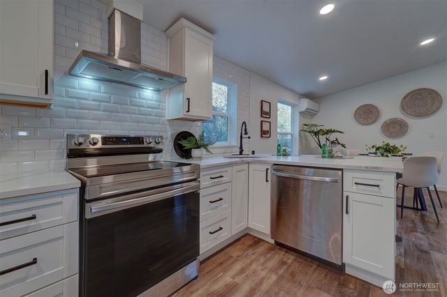 42 E Mossflower Lane, Grapeview, WA 98546