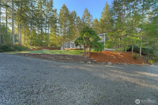 42 E Mossflower Lane, Grapeview, WA 98546