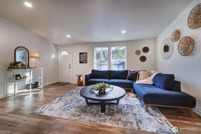 42 E Mossflower Lane, Grapeview, WA 98546