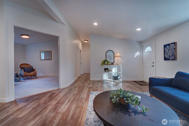 42 E Mossflower Lane, Grapeview, WA 98546