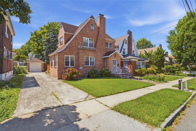 2934 161st Street, Flushing, NY 11358