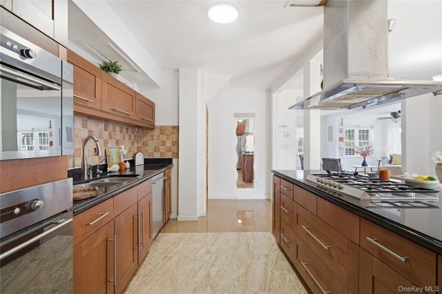 2934 161st Street, Flushing, NY 11358
