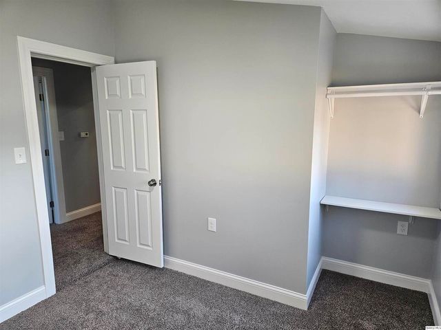 913 N 12th Street, Quincy, IL 62301