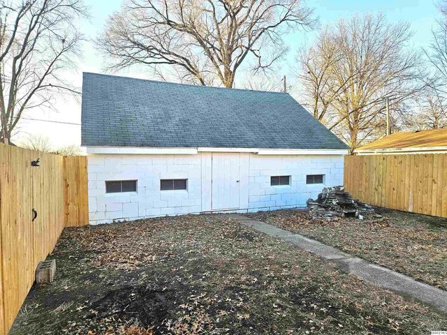 913 N 12th Street, Quincy, IL 62301