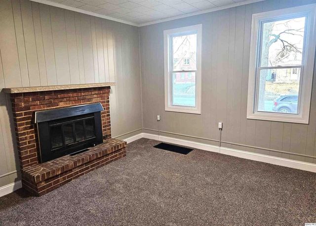 913 N 12th Street, Quincy, IL 62301