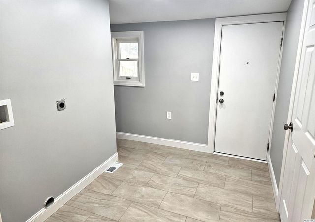 913 N 12th Street, Quincy, IL 62301