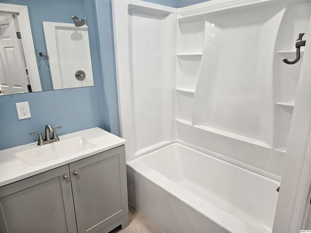 913 N 12th Street, Quincy, IL 62301