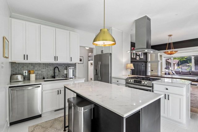 4207 N Murray AVENUE, Shorewood, WI 53211