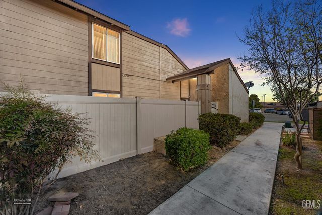 5101 Dunsmuir Road 13, Bakersfield, CA 93309