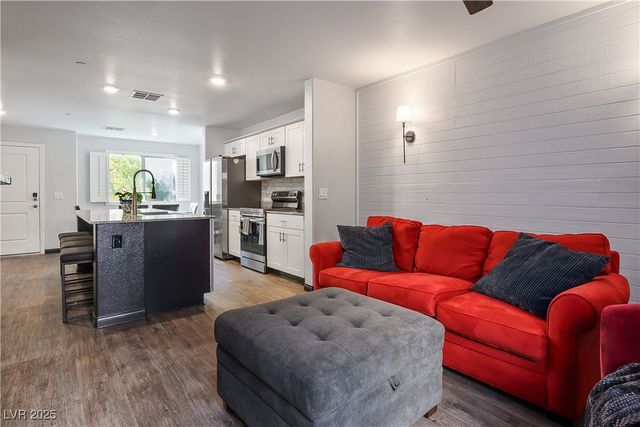 12236 Glass Desert Road 2, Las Vegas, NV 89183