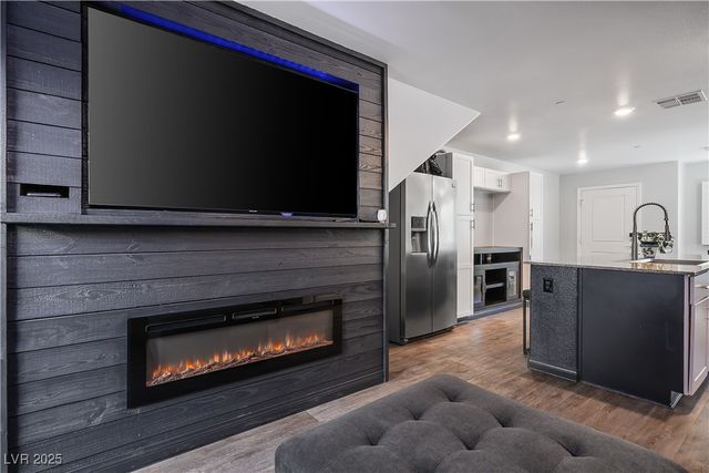 12236 Glass Desert Road 2, Las Vegas, NV 89183