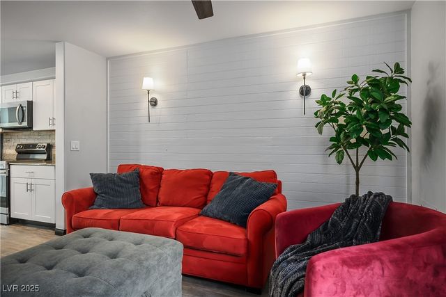 12236 Glass Desert Road 2, Las Vegas, NV 89183