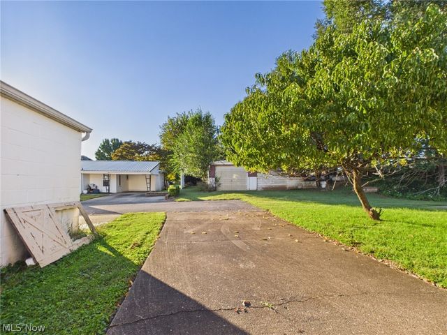 3007 10th Avenue, Vienna, WV 26105