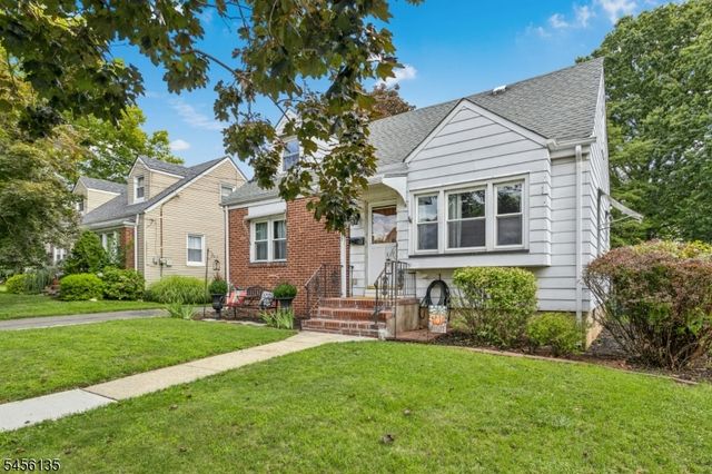 827 Pine St, Roselle Park Boro, NJ 07204
