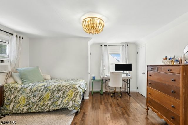 827 Pine St, Roselle Park Boro, NJ 07204