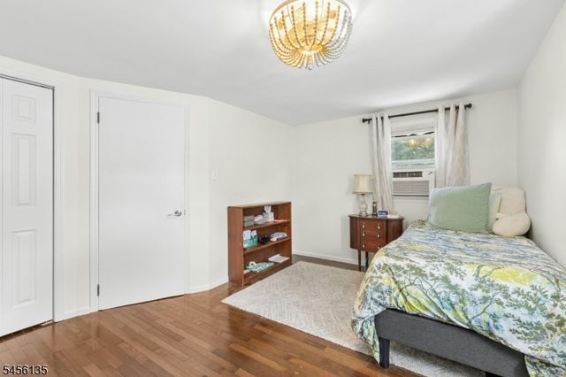 827 Pine St, Roselle Park Boro, NJ 07204