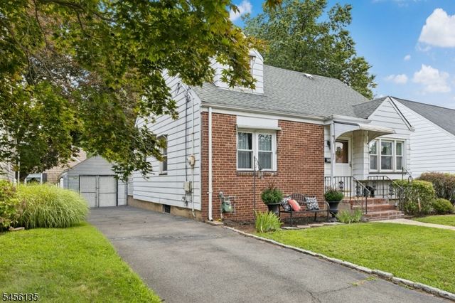 827 Pine St, Roselle Park Boro, NJ 07204