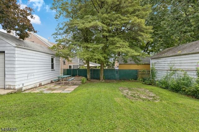 827 Pine St, Roselle Park Boro, NJ 07204