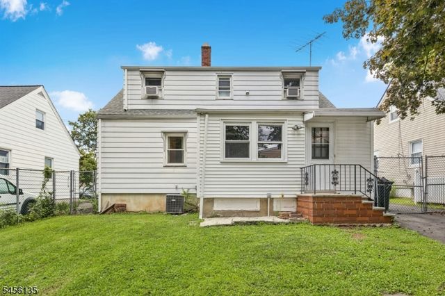 827 Pine St, Roselle Park Boro, NJ 07204