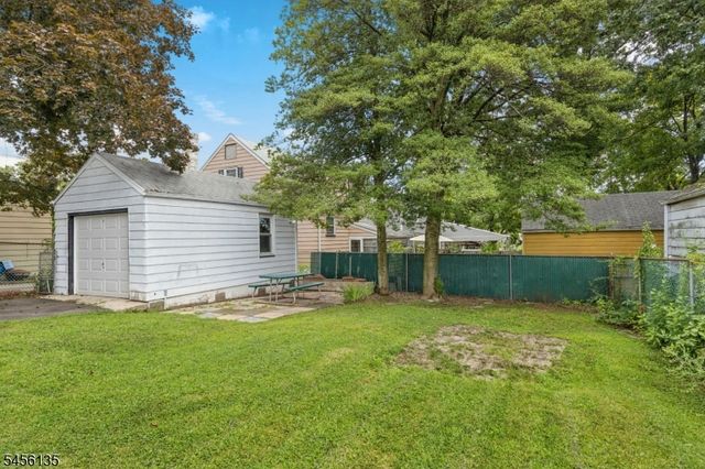 827 Pine St, Roselle Park Boro, NJ 07204