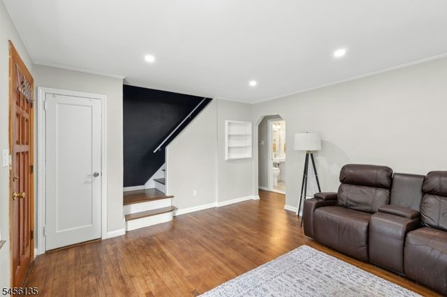 827 Pine St, Roselle Park Boro, NJ 07204